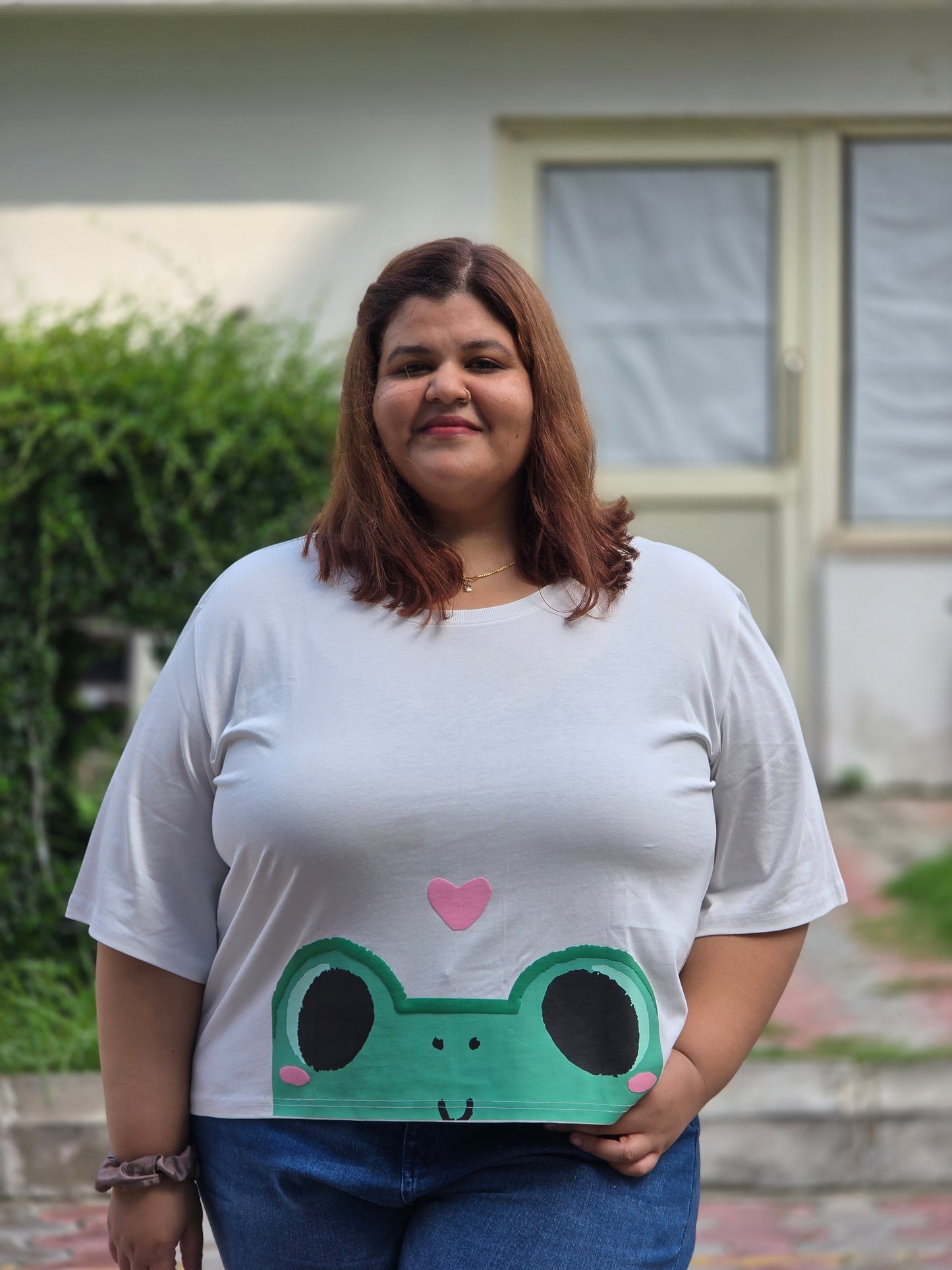 Plus size A-line 'Lovestruck Frog' T-shirt - Cropped length