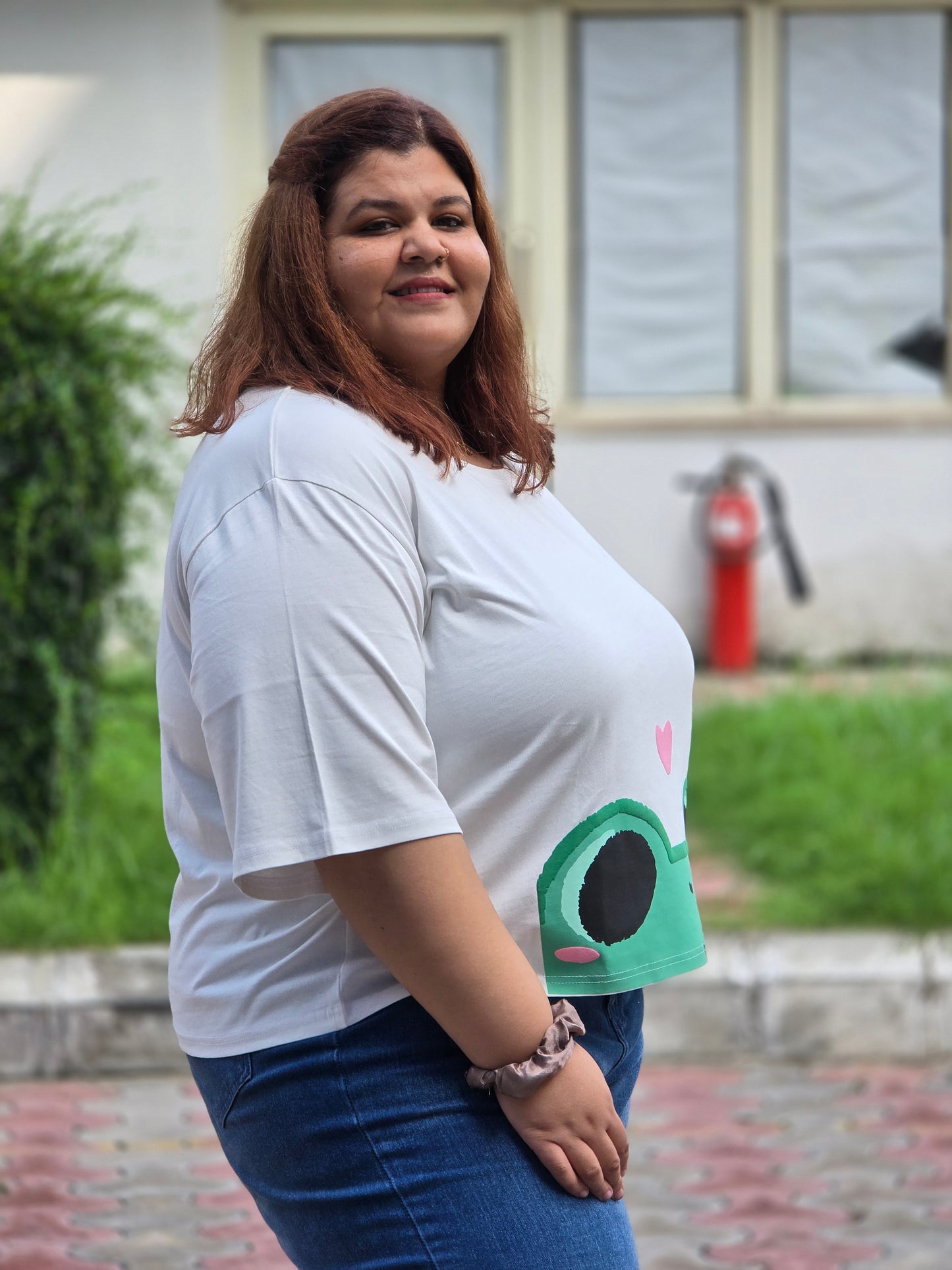 Plus size A-line 'Lovestruck Frog' T-shirt - Cropped length