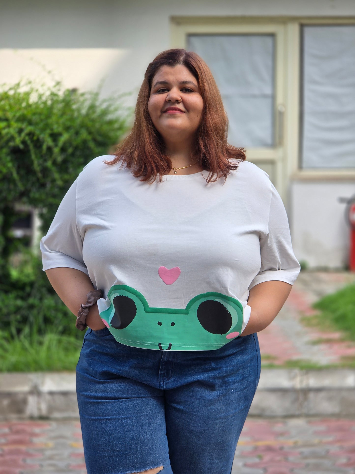 Plus size A-line 'Lovestruck Frog' T-shirt - Cropped length
