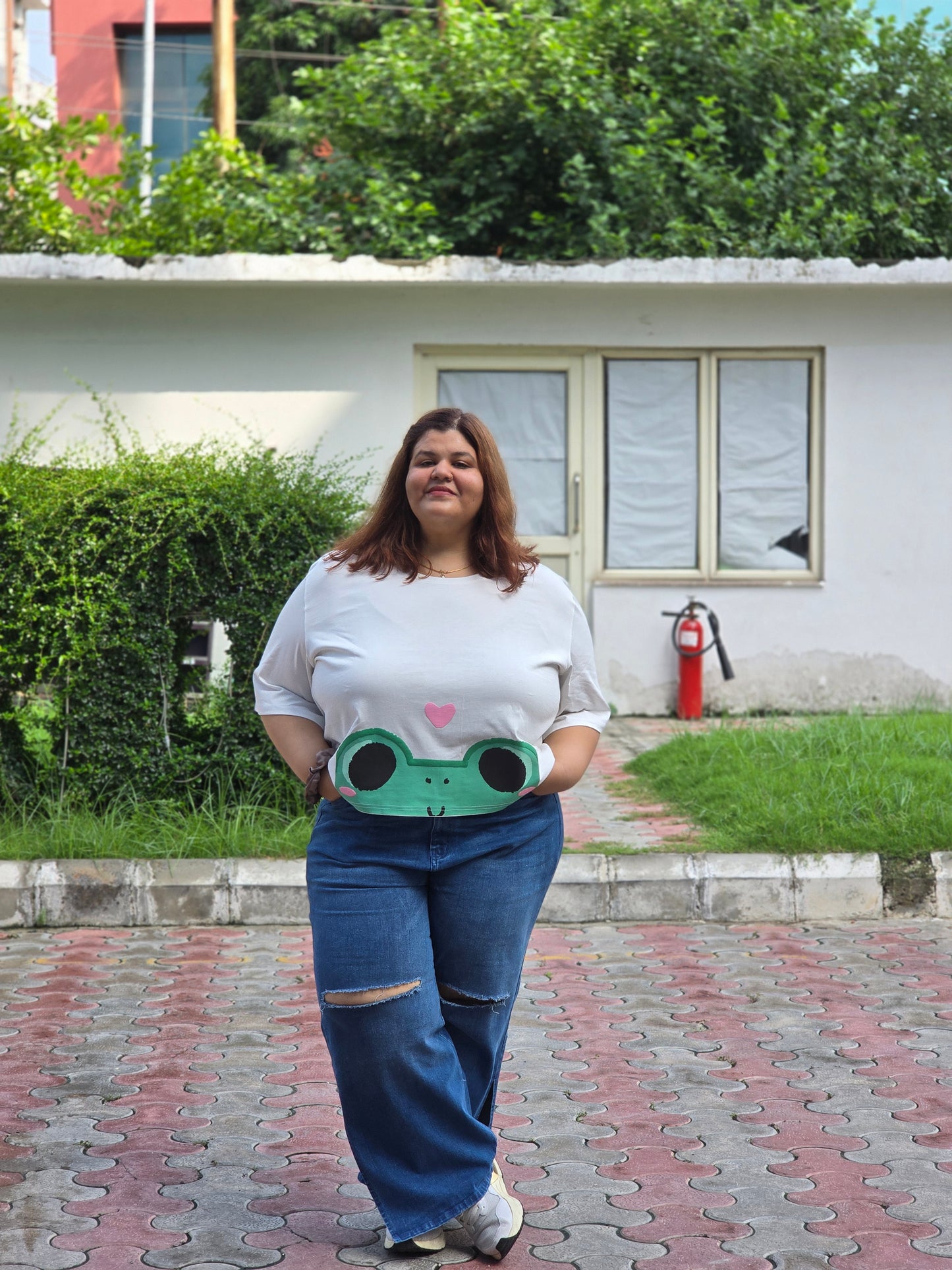 Plus size A-line 'Lovestruck Frog' T-shirt - Cropped length