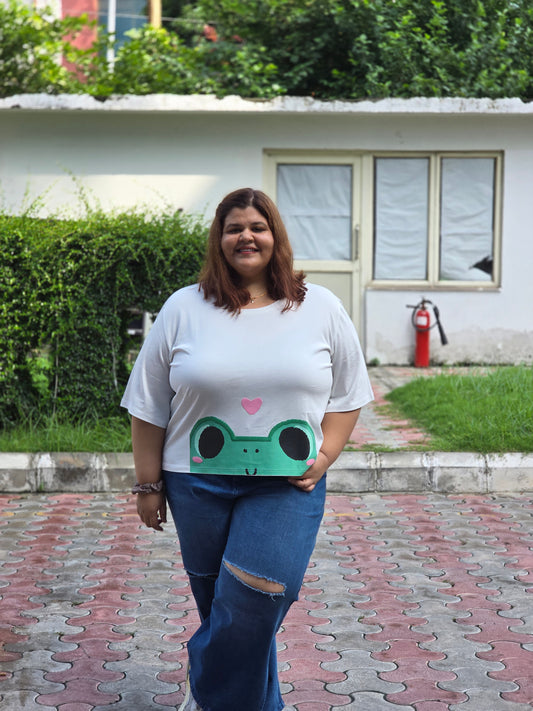 Plus size A-line 'Lovestruck Frog' T-shirt - Cropped length