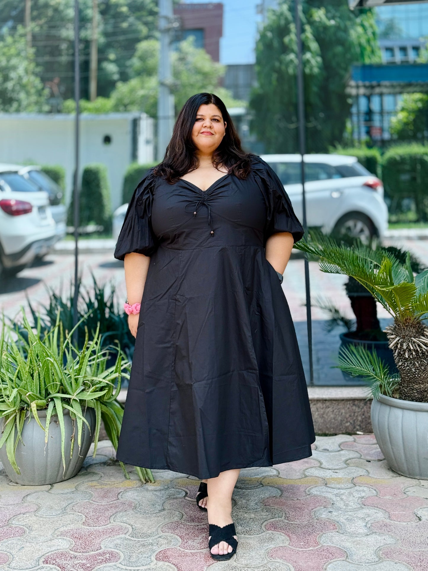Midi cotton dress designed exclusively to fit plus size women (2XL - 9XL). Perfect for everyday wear. Adjustable bust and back. For bust sizes 44 inches to 58 inches. Available in 3 colours - black, green & white.