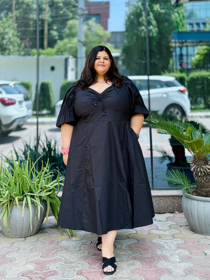 Midi cotton dress designed exclusively to fit plus size women (2XL - 9XL). Perfect for everyday wear. Adjustable bust and back. For bust sizes 44 inches to 58 inches. Available in 3 colours - black, green & white.